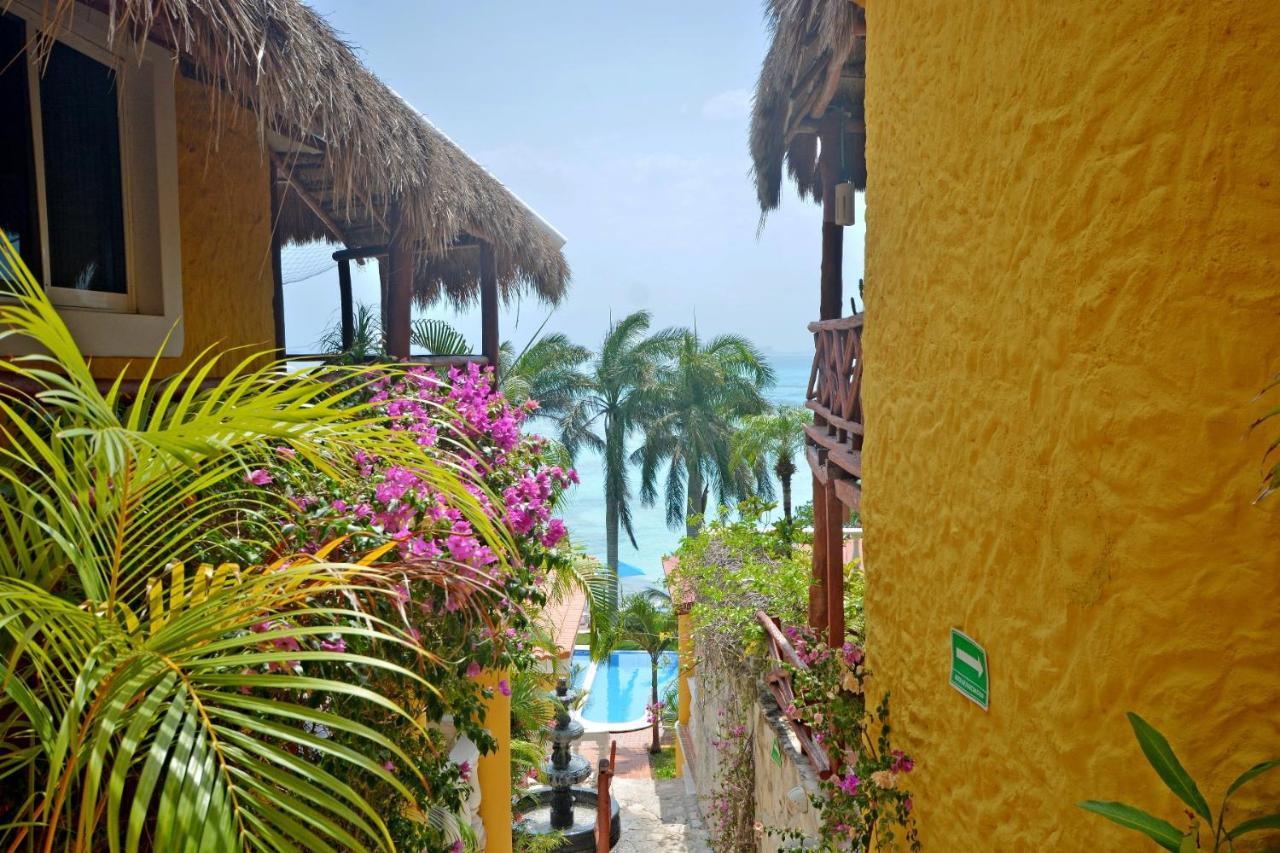 Hotel La Joya Isla Mujeres Bagian luar foto